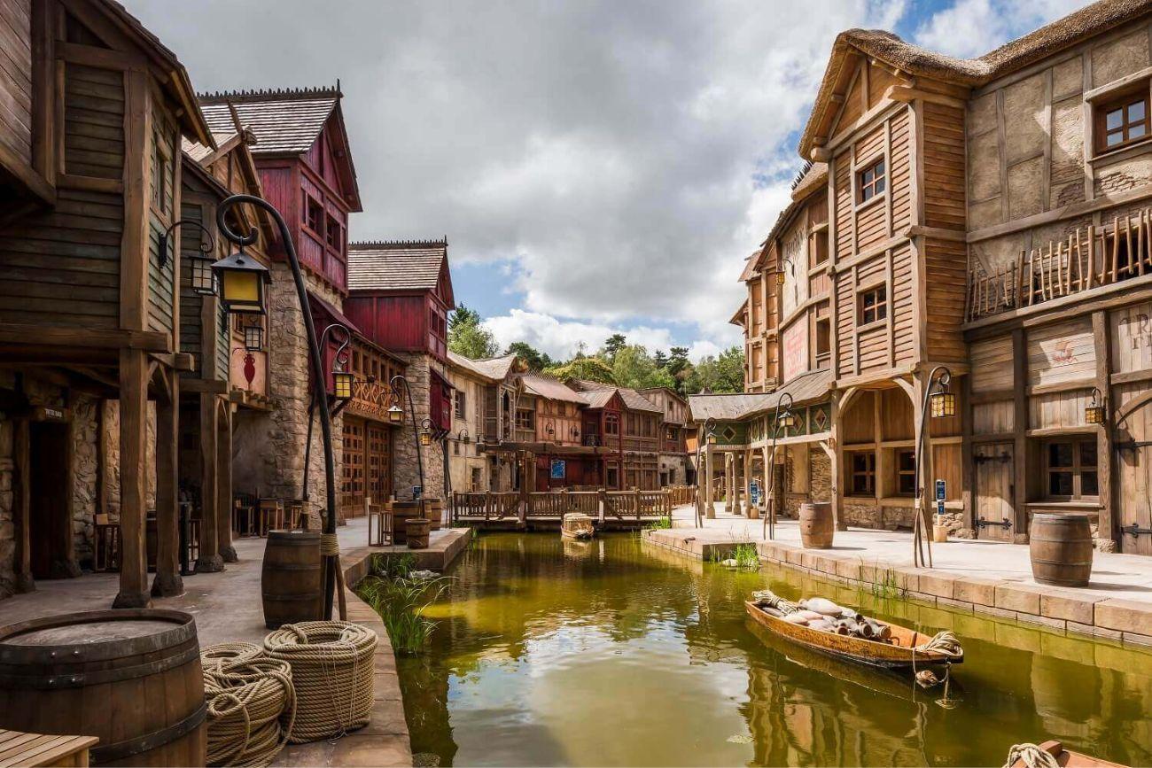 Uniek Les Quais de Lutèce hotel in het resort van Parc Asterix