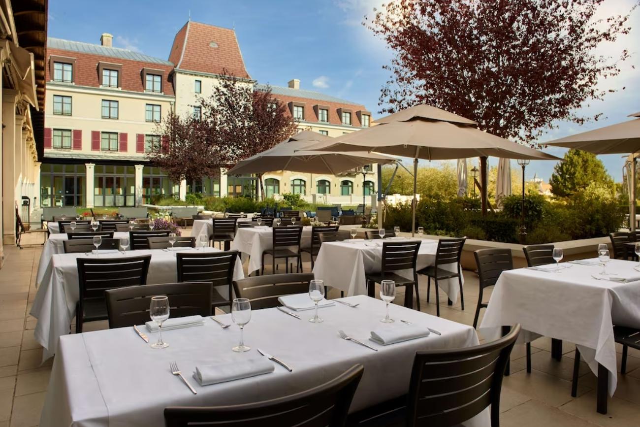 Große Terrasse Radisson Blu Hotel