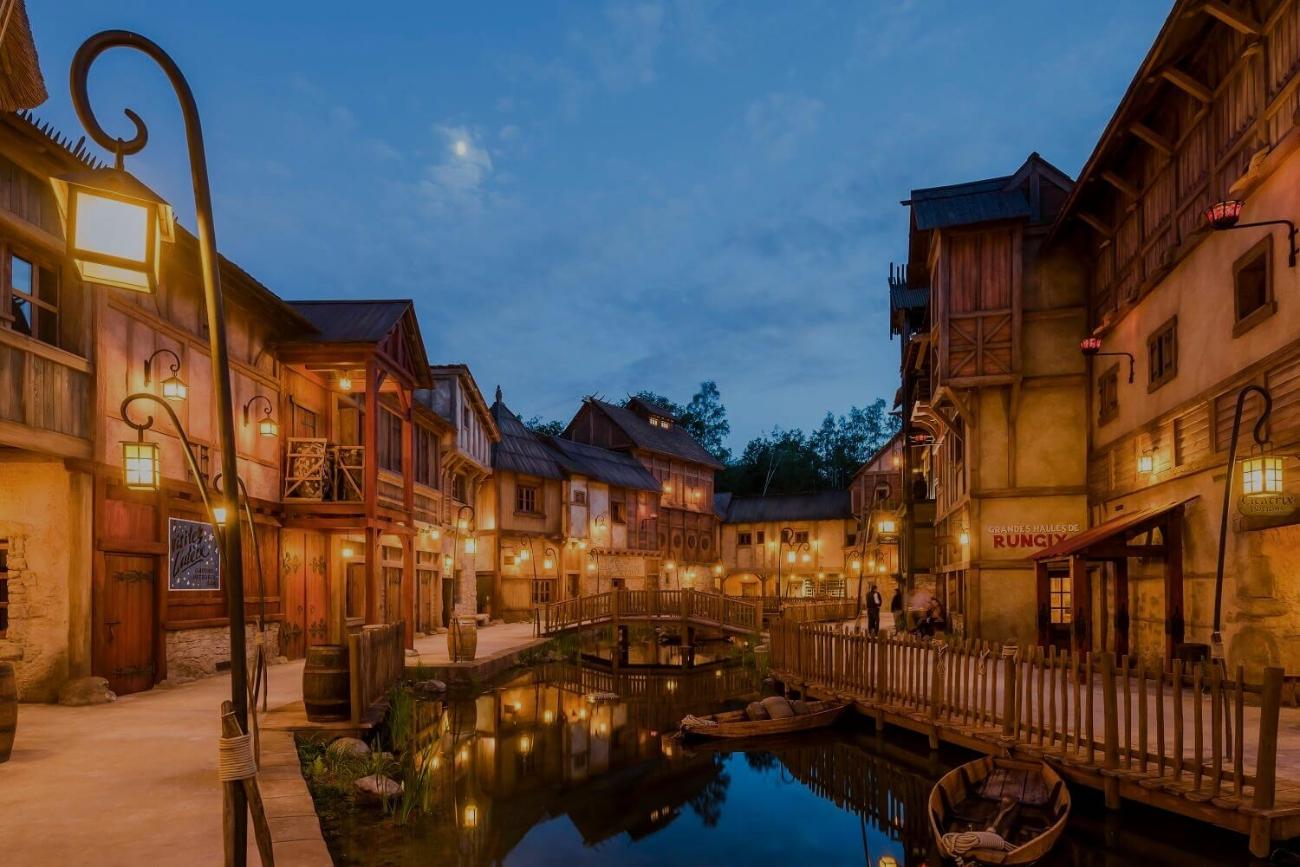 Les Quais de Lutece hotel in Parc Astérix