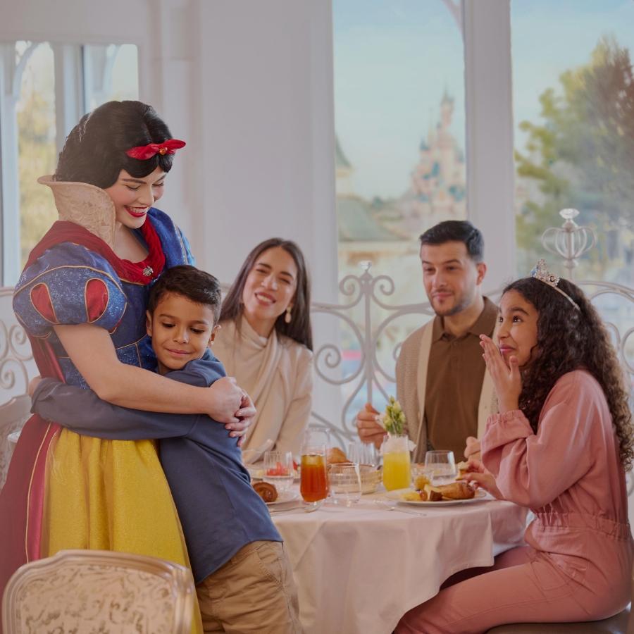 Disneyland hotel ontbijten prinsessen